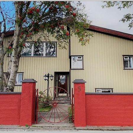Akureyri Center Rooms ภายนอก รูปภาพ